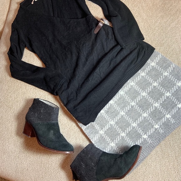 Wild and Alive grey plaid skirt - Picture 2 of 5